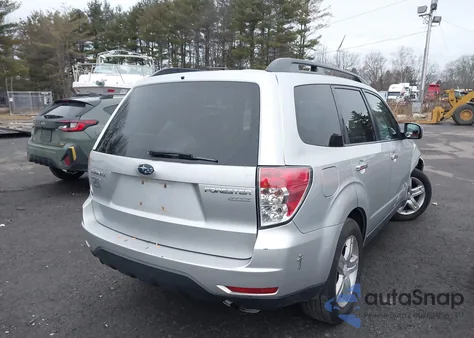 2010 Subaru Forester 2.5X Premium z USA, uszkodzony, nr VIN JF2SH6CC6AH747116